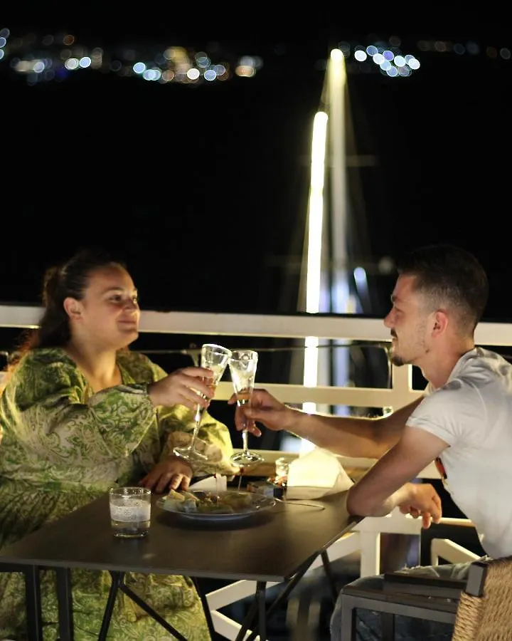 Porto Eda Hotel Sarandë 4*,